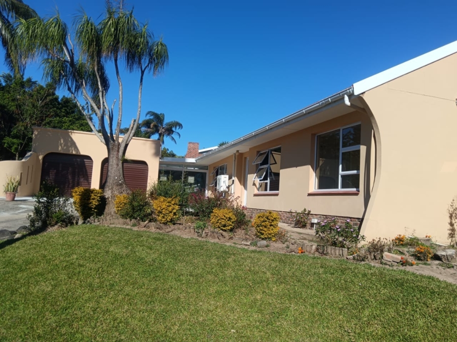 4 Bedroom Property for Sale in Beacon Bay North Eastern Cape